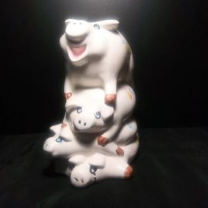 4 stacked polka dot pigs, coin Bank.